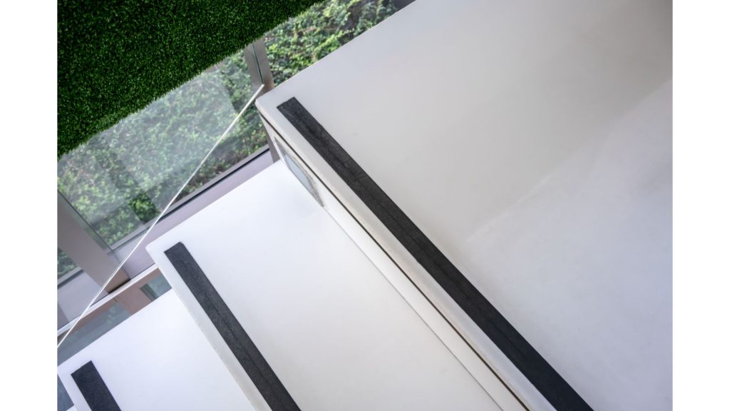 αντιολισθητικά σκαλοπάτια